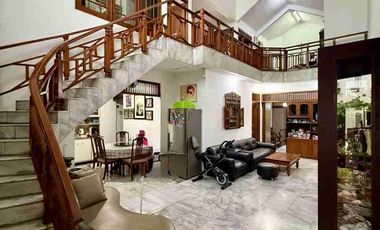 rumah Tepi jalan raya veteran Umbulharjo