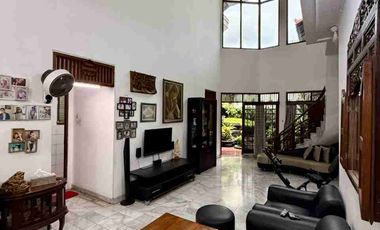 rumah Tepi jalan raya veteran Umbulharjo
