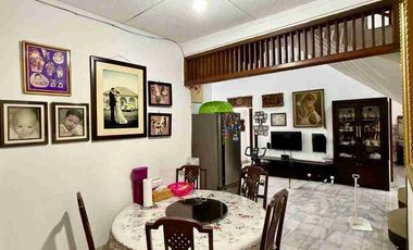 rumah Tepi jalan raya veteran Umbulharjo