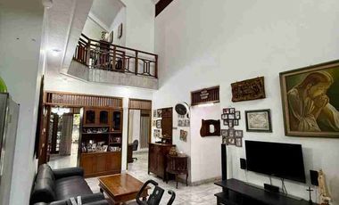 rumah Tepi jalan raya veteran Umbulharjo