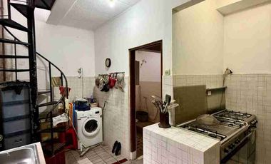 rumah Tepi jalan raya veteran Umbulharjo
