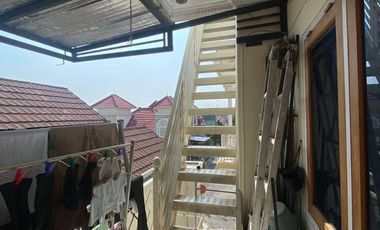 Rumah Mewah 3 Lantai Puri Tamansari