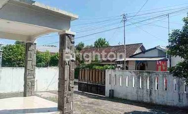 RUMAH SIAP HUNI COCOK UNTUK KANTOR , MESS , GUDANG DI BANJARSARI SOLO