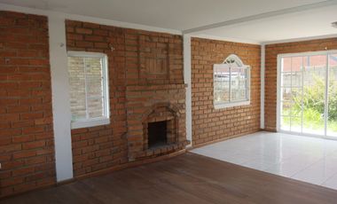 SE VENDE CASA EN URBANIZACIÓN EN CUENCA