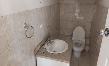 SE VENDE CASA EN URBANIZACIÓN EN CUENCA
