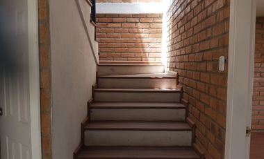 SE VENDE CASA EN URBANIZACIÓN EN CUENCA