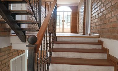 SE VENDE CASA EN URBANIZACIÓN EN CUENCA