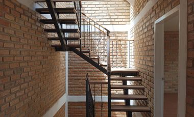 SE VENDE CASA EN URBANIZACIÓN EN CUENCA