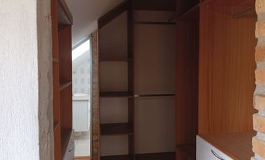 SE VENDE CASA EN URBANIZACIÓN EN CUENCA