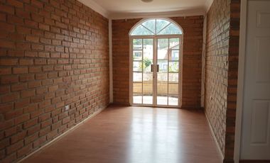 SE VENDE CASA EN URBANIZACIÓN EN CUENCA