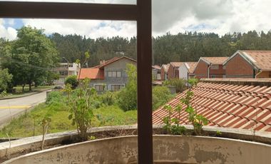 SE VENDE CASA EN URBANIZACIÓN EN CUENCA