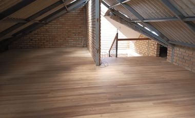 SE VENDE CASA EN URBANIZACIÓN EN CUENCA