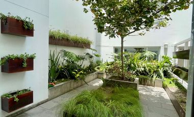 LINDO DEPARTAMENTO PRIMER PISO ELEVADO - MODERNO - SIN MUEBLES - VISTA INTERNA A JARDINES - 3 DORMITORIOS - 1 COCHERA