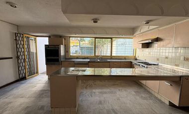 Terreno en Venta sobre Calzada Lázaro Cárdenas, Jardines del Bosque, Guadalajara