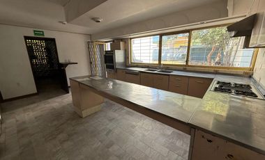 Terreno en Venta sobre Calzada Lázaro Cárdenas, Jardines del Bosque, Guadalajara