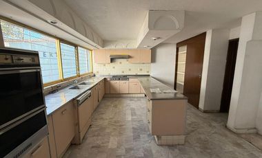 Terreno en Venta sobre Calzada Lázaro Cárdenas, Jardines del Bosque, Guadalajara