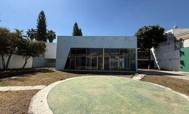Terreno en Venta sobre Calzada Lázaro Cárdenas, Jardines del Bosque, Guadalajara