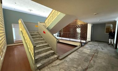 Terreno en Venta sobre Calzada Lázaro Cárdenas, Jardines del Bosque, Guadalajara