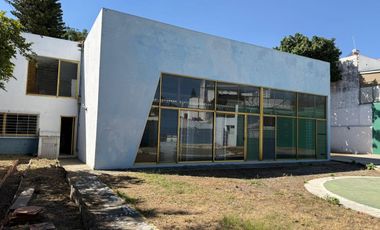 Terreno en Venta sobre Calzada Lázaro Cárdenas, Jardines del Bosque, Guadalajara
