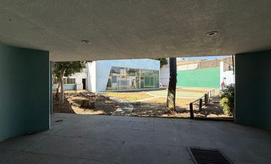 Terreno en Venta sobre Calzada Lázaro Cárdenas, Jardines del Bosque, Guadalajara