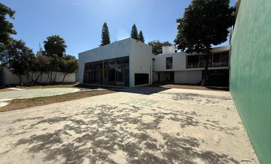 Terreno en Venta sobre Calzada Lázaro Cárdenas, Jardines del Bosque, Guadalajara