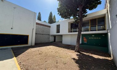 Terreno en Venta sobre Calzada Lázaro Cárdenas, Jardines del Bosque, Guadalajara