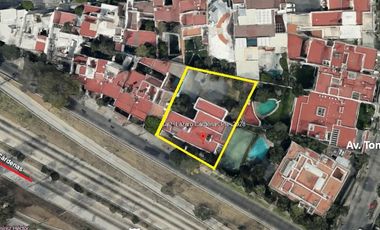 Terreno en Venta sobre Calzada Lázaro Cárdenas, Jardines del Bosque, Guadalajara