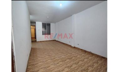 Vendo Edificio De 3 Pisos En Urb. Santa Margarita//ID: 1162321