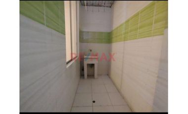 Vendo Edificio De 3 Pisos En Urb. Santa Margarita//ID: 1162321