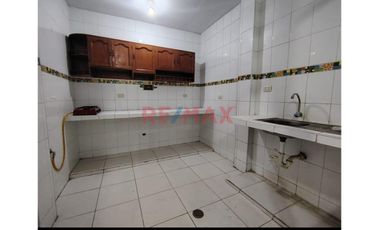 Vendo Edificio De 3 Pisos En Urb. Santa Margarita//ID: 1162321