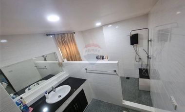 LUXURIOUS HOUSE FOR SALE 50 METER FROM THE BEACH
