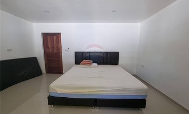 LUXURIOUS HOUSE FOR SALE 50 METER FROM THE BEACH
