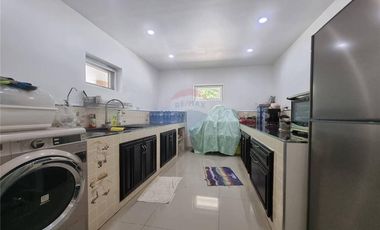 LUXURIOUS HOUSE FOR SALE 50 METER FROM THE BEACH