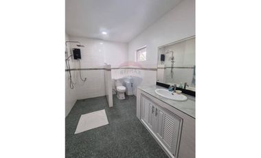 LUXURIOUS HOUSE FOR SALE 50 METER FROM THE BEACH
