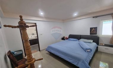 LUXURIOUS HOUSE FOR SALE 50 METER FROM THE BEACH