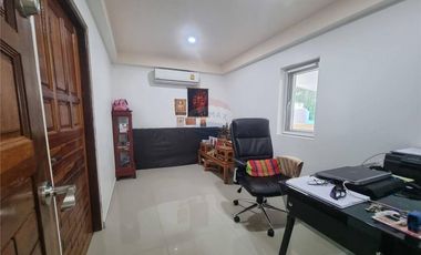 LUXURIOUS HOUSE FOR SALE 50 METER FROM THE BEACH