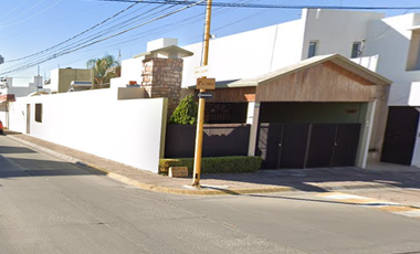 CSA DE 2 NIVELES CON ESTACIONAMIENTO PROPIO CASA EN VENTA A 2 CUADRAS DE PLAZA UNIVERSIDAD