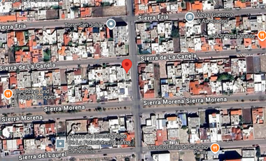 CSA DE 2 NIVELES CON ESTACIONAMIENTO PROPIO CASA EN VENTA A 2 CUADRAS DE PLAZA UNIVERSIDAD