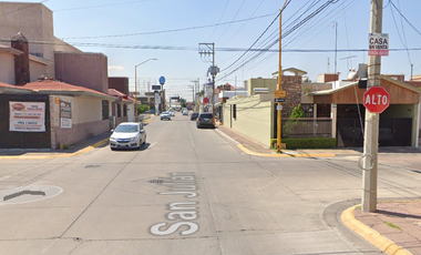 CSA DE 2 NIVELES CON ESTACIONAMIENTO PROPIO CASA EN VENTA A 2 CUADRAS DE PLAZA UNIVERSIDAD