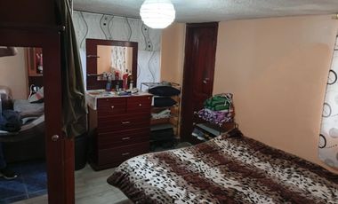 VENDO CASA DE UN PISO, COMPUESTA POR DOS DEPARTAMENTOS Y PATIO EN SECTOR FUNDEPORTES, CHILLOGALLO, SUR DE QUITO