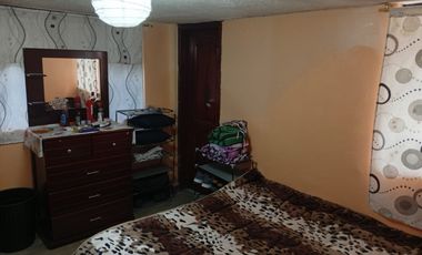 VENDO CASA DE UN PISO, COMPUESTA POR DOS DEPARTAMENTOS Y PATIO EN SECTOR FUNDEPORTES, CHILLOGALLO, SUR DE QUITO