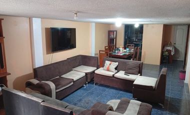 VENDO CASA DE UN PISO, COMPUESTA POR DOS DEPARTAMENTOS Y PATIO EN SECTOR FUNDEPORTES, CHILLOGALLO, SUR DE QUITO