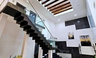 PRECIOSA RESIDENCIA EN VENTA, CON UBICACION PRIVILEGIADA