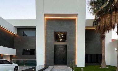 PRECIOSA RESIDENCIA EN VENTA, CON UBICACION PRIVILEGIADA