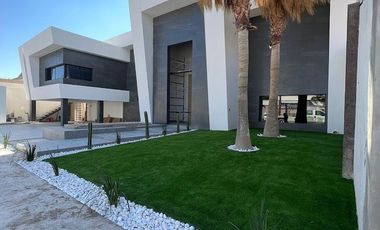 PRECIOSA RESIDENCIA EN VENTA, CON UBICACION PRIVILEGIADA