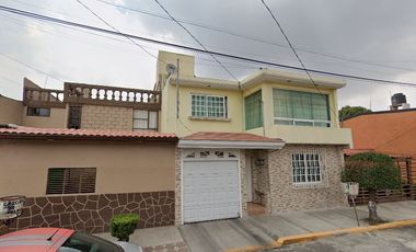 CASA EN VENTA CON TERRAZA Y GARAGE EN TLALNEPANTLA, EDOMEX