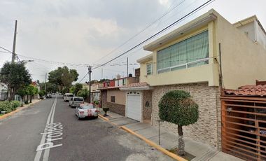 CASA EN VENTA CON TERRAZA Y GARAGE EN TLALNEPANTLA, EDOMEX
