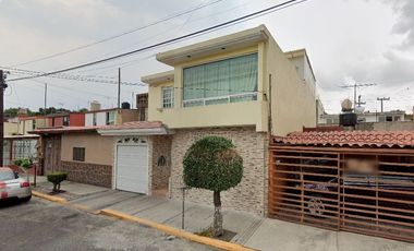 CASA EN VENTA CON TERRAZA Y GARAGE EN TLALNEPANTLA, EDOMEX
