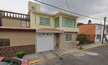CASA EN VENTA CON TERRAZA Y GARAGE EN TLALNEPANTLA, EDOMEX