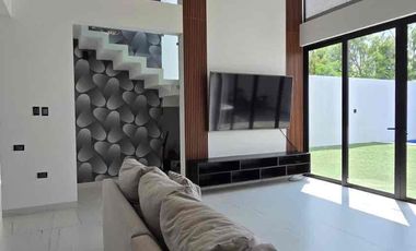 Residencial en venta con amplios espacios y alberca en  Puerta de Hierro